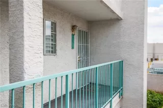 Photo #5: 2092909 Listing 