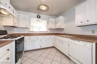 Photo #4: 2092953 Listing 