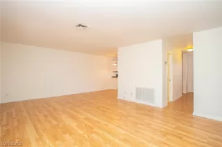 Photo #4: 2092957 Listing 