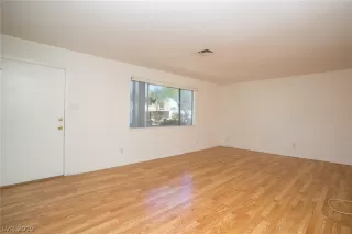 Photo #5: 2092957 Listing 