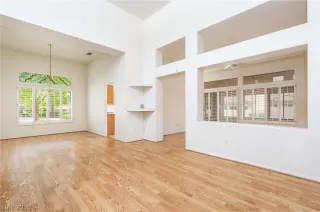 Photo #3: 2092998 Listing 