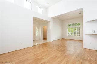 Photo #4: 2092998 Listing 