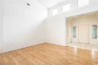 Photo #5: 2092998 Listing 