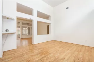 Photo #6: 2092998 Listing 