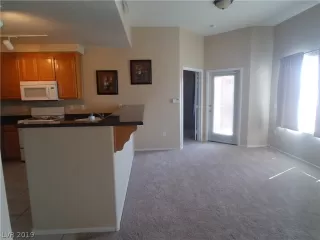 Photo #5: 2093082 Listing