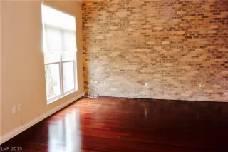 Photo #3: 2093202 Listing 