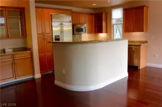 Photo #4: 2093202 Listing 