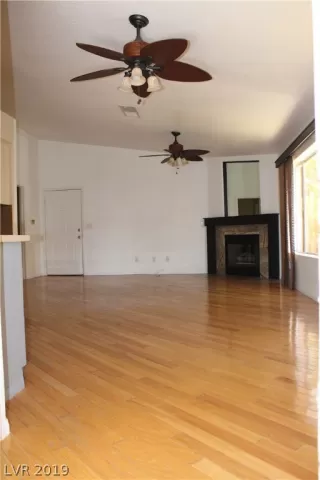 Photo #2: 2093337 Listing