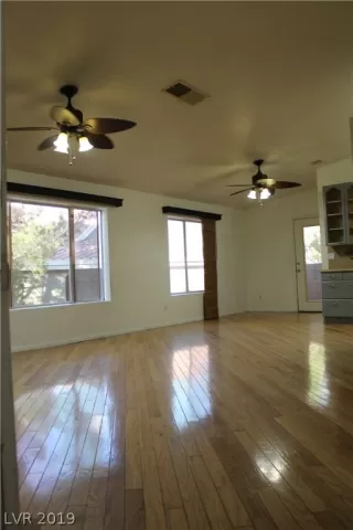 Photo #4: 2093337 Listing