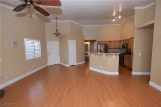 Photo #5: 2093393 Listing