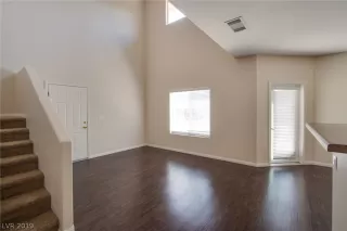 Photo #5: 2093678 Listing