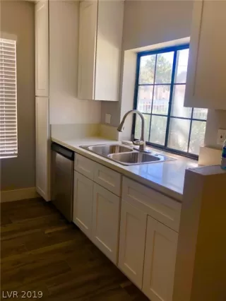 Photo #5: 2093762 Listing