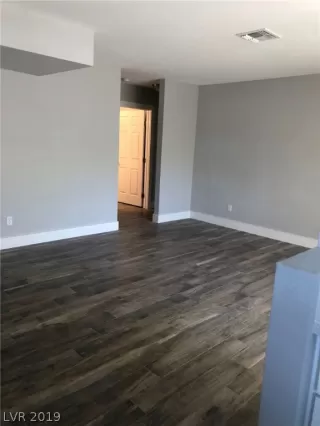 Photo #6: 2093762 Listing