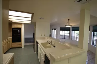 Photo #3: 2093779 Listing