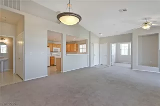 Photo #5: 2093872 Listing 