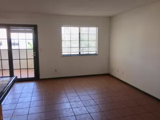 Photo #4: 2093909 Listing