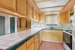 Photo #6: 2093909 Listing