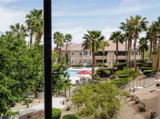 Photo #5: 2093912 Listing 