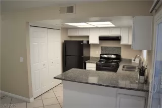Photo #3: 2093965 Listing 