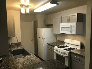 Photo #4: 2093969 Listing 