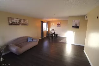 Photo #6: 2093998 Listing 