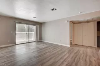 Photo #3: 2094076 Listing