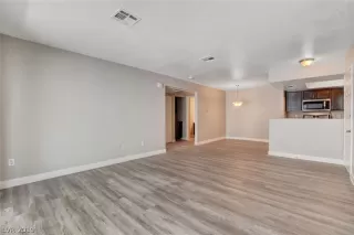 Photo #4: 2094076 Listing