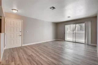 Photo #6: 2094076 Listing