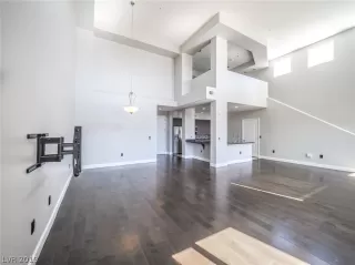 Photo #1: 2094098 Listing