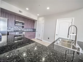 Photo #3: 2094098 Listing