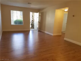 Photo #3: 2094103 Listing