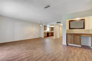 Photo #6: 2094159 Listing 