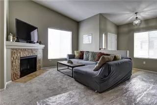 Photo #4: 2094199 Listing