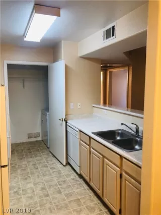 Photo #3: 2094225 Listing