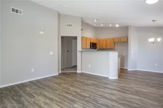 Photo #5: 2094226 Listing