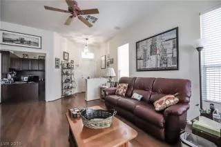 Photo #5: 2094355 Listing