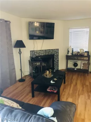 Photo #3: 2094393 Listing