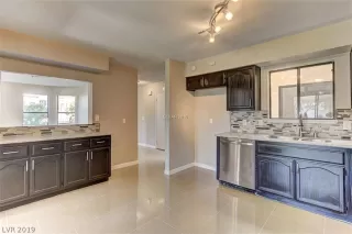 Photo #4: 2094436 Listing