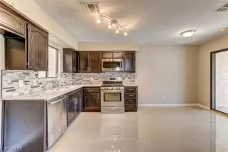 Photo #5: 2094436 Listing