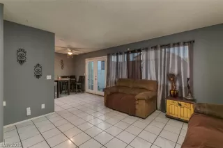 Photo #3: 2094473 Listing