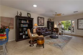 Photo #5: 2094493 Listing