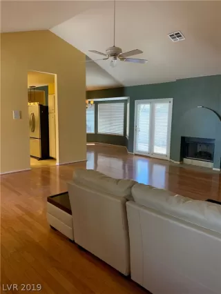 Photo #5: 2094514 Listing