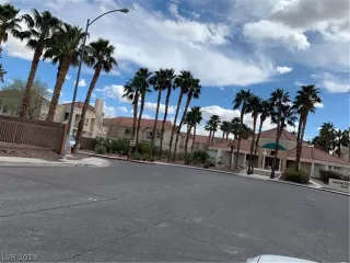 Photo #5: 2094542 Listing