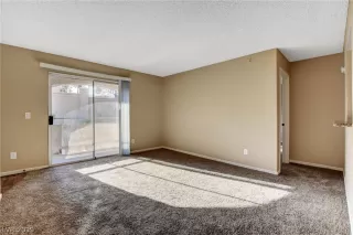 Photo #5: 2094556 Listing