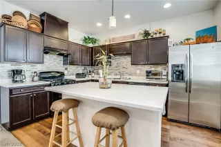 Photo #6: 2094685 Listing