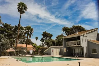 Photo #6: 2094714 Listing