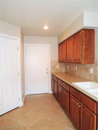 Photo #6: 2094780 Listing 