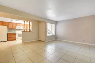 Photo #5: 2094855 Listing