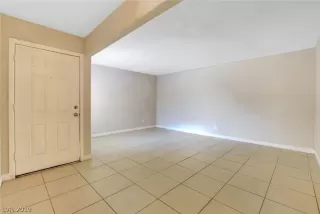 Photo #6: 2094855 Listing