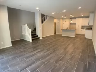 Photo #3: 2094916 Listing